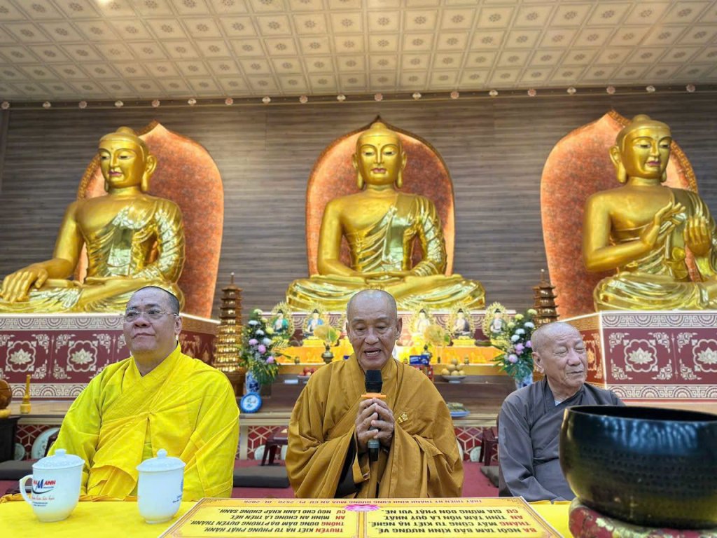 HÒA THƯỢNG THÍCH THIỆN HỶ SÁCH TẤN HÀNH GIẢ AN CƯ TẠI HẠ TRƯỜNG CHÙA GIÁC NGỘ - ĐẤT ĐỎ