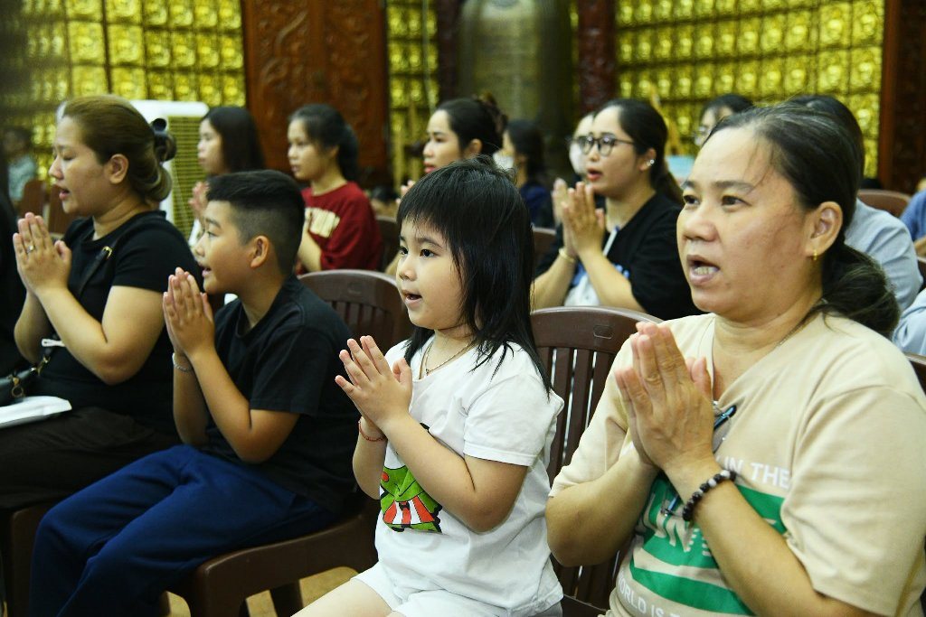 HƠN 200 THIỆN NAM TÍN NỮ PHÁT TÂM QUY Y TAM BẢO NHÂN MÙA VU LAN BÁO HIẾU TẠI CHÙA GIÁC NGỘ