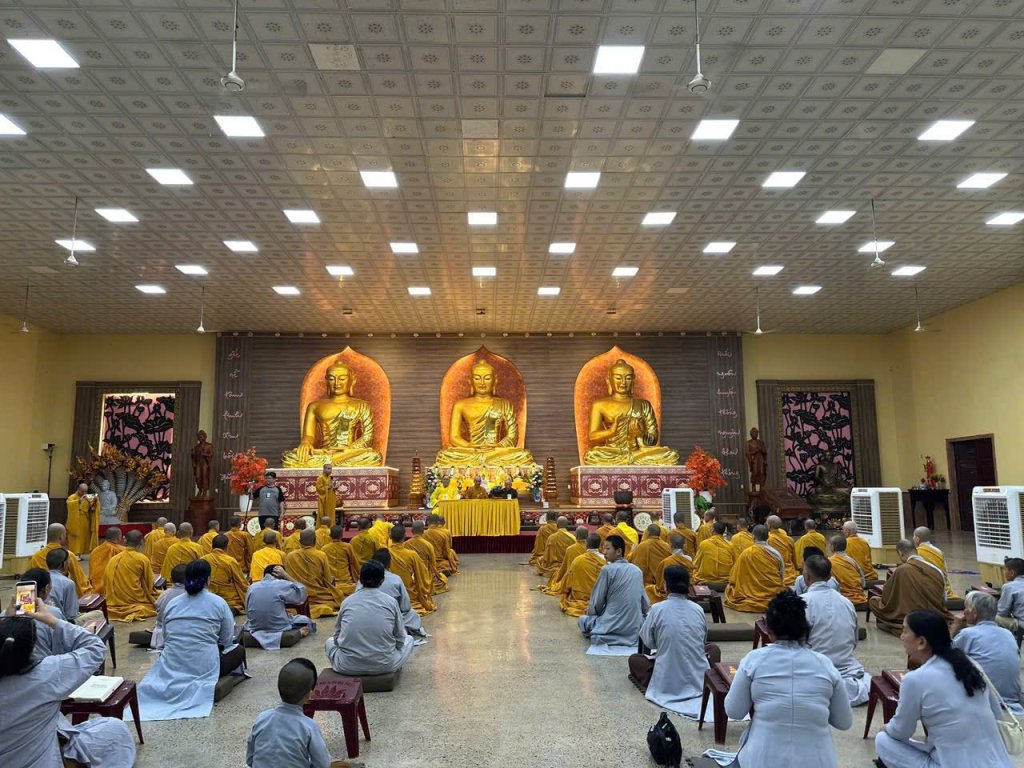 HÒA THƯỢNG THÍCH THIỆN HỶ SÁCH TẤN HÀNH GIẢ AN CƯ TẠI HẠ TRƯỜNG CHÙA GIÁC NGỘ - ĐẤT ĐỎ