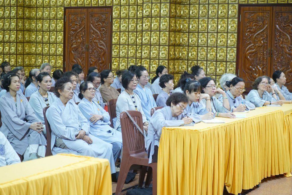 MỘT NGÀY AN LẠC: HỌC CÁCH ĐI TỪ BÓNG TỐI ĐẾN ÁNH SÁNG VÀ NUÔI DƯỠNG HẠNH HIẾU TRONG CUỘC SỐNG
