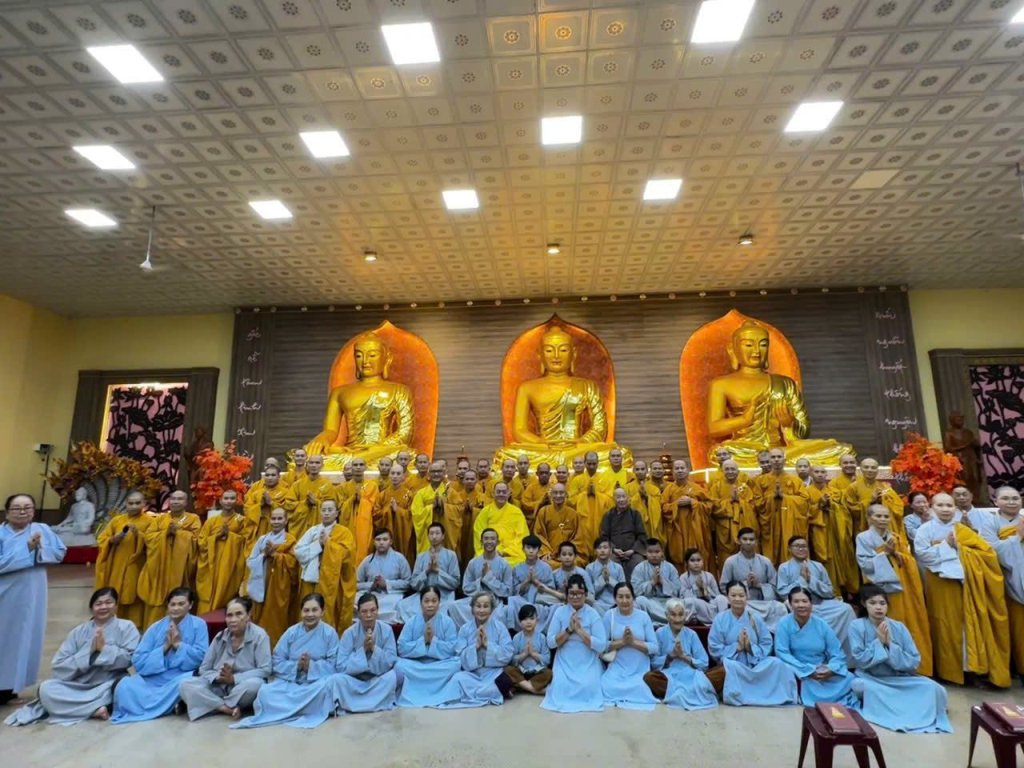 HÒA THƯỢNG THÍCH THIỆN HỶ SÁCH TẤN HÀNH GIẢ AN CƯ TẠI HẠ TRƯỜNG CHÙA GIÁC NGỘ - ĐẤT ĐỎ