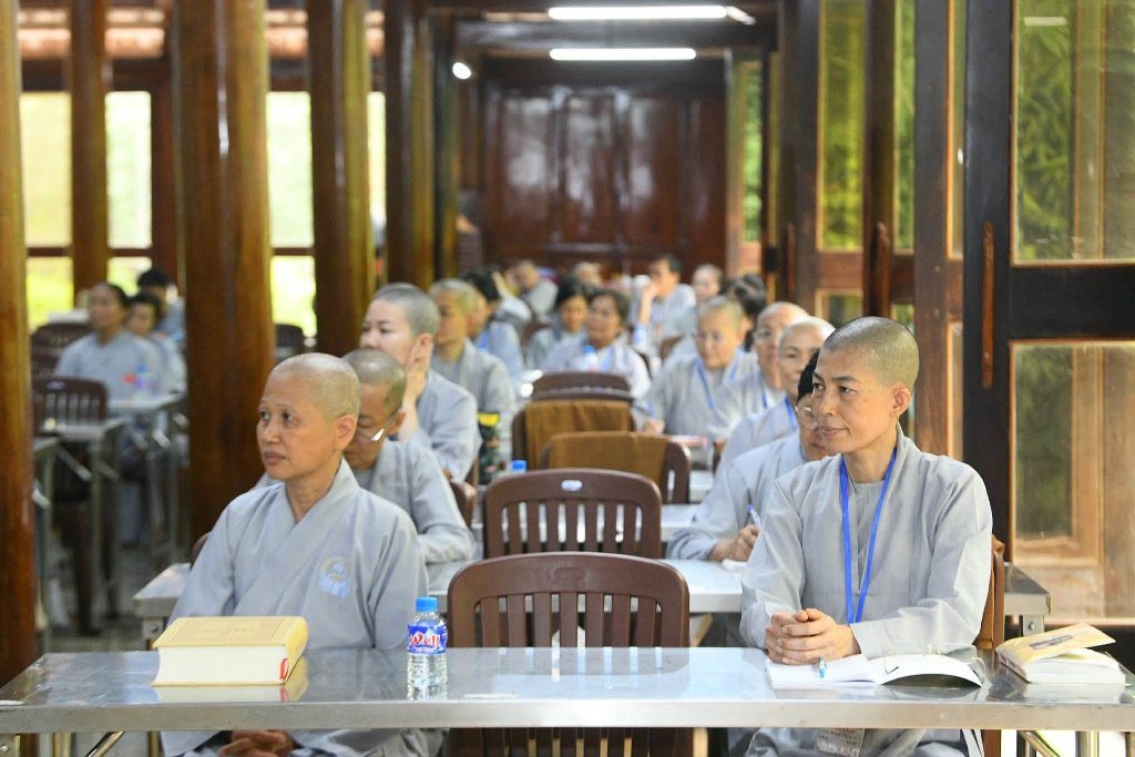 “CON RẮN” VÀ “CHIẾC BÈ” – BÀI HỌC SÂU SẮC VỀ CÁCH HỌC VÀ HÀNH CHÁNH PHÁP