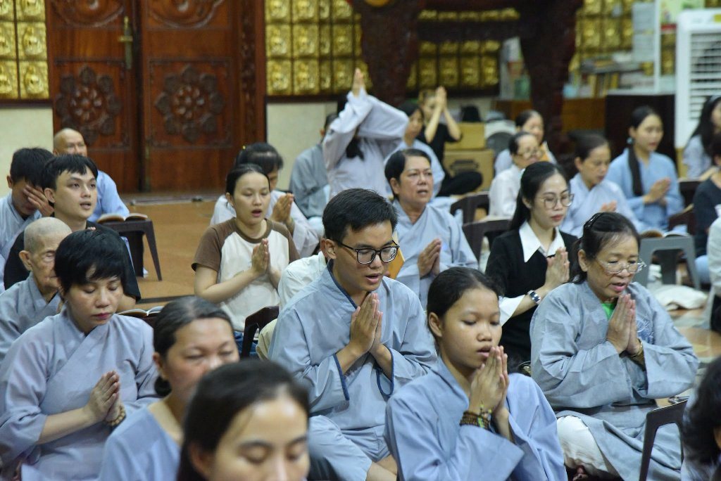 HÀNG TRĂM PHẬT TỬ THAM DỰ LỄ SÁM HỐI TRANG NGHIÊM MÙA VU LAN 2026