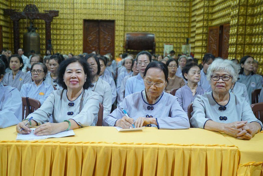 MỘT NGÀY AN LẠC: HỌC CÁCH ĐI TỪ BÓNG TỐI ĐẾN ÁNH SÁNG VÀ NUÔI DƯỠNG HẠNH HIẾU TRONG CUỘC SỐNG