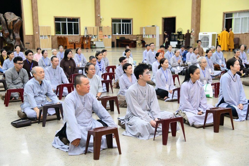 GẦN 100 HÀNH GIẢ “PHƯƠNG TRỜI THONG DONG” LẦN 10 NHẬP CHÚNG, LÀM QUEN NẾP SỐNG TU HỌC TẠI TRƯỜNG HẠ CHÙA GIÁC NGỘ - ĐẤT ĐỎ