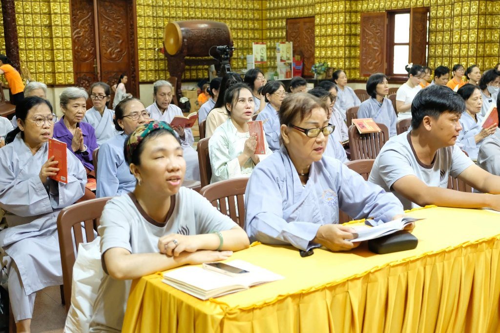 ÔM ẤP ĐỨA TRẺ BÊN TRONG BẰNG TÂM TỪ – HÀNH TRÌNH CHỮA LÀNH TỪ SỰ HIỂU THƯƠNG