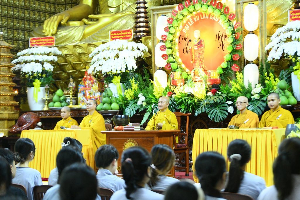 HƠN 200 THIỆN NAM TÍN NỮ PHÁT TÂM QUY Y TAM BẢO NHÂN MÙA VU LAN BÁO HIẾU TẠI CHÙA GIÁC NGỘ
