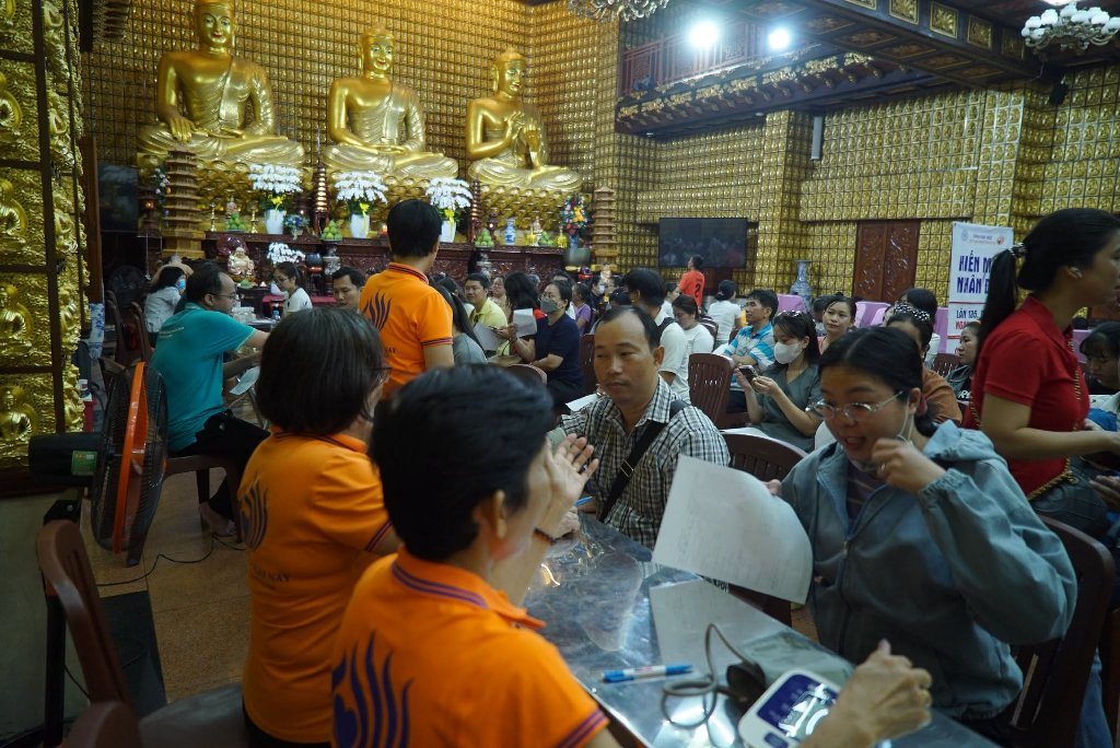 LAN TỎA HẠNH NGUYỆN BỒ-TÁT: HƠN 200 TÌNH NGUYỆN VIÊN THAM GIA HIẾN MÁU NHÂN ĐẠO LẦN THỨ 135 TẠI CHÙA GIÁC NGỘ