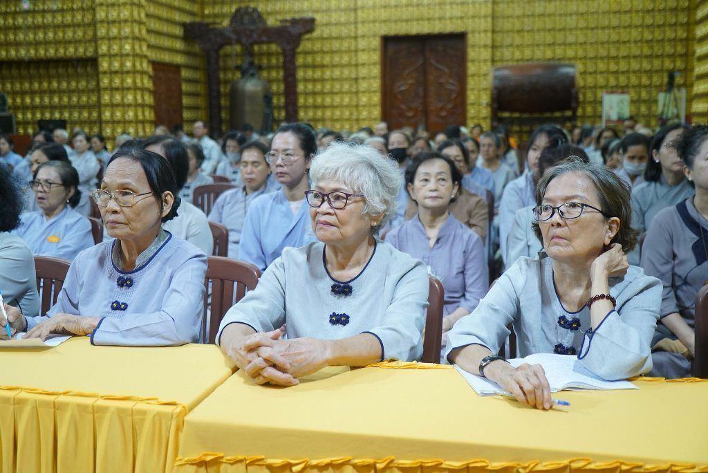 MỘT NGÀY AN LẠC: HỌC CÁCH ĐI TỪ BÓNG TỐI ĐẾN ÁNH SÁNG VÀ NUÔI DƯỠNG HẠNH HIẾU TRONG CUỘC SỐNG