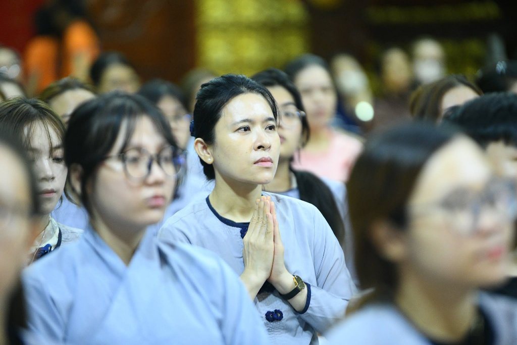 HƠN 200 THIỆN NAM TÍN NỮ PHÁT TÂM QUY Y TAM BẢO NHÂN MÙA VU LAN BÁO HIẾU TẠI CHÙA GIÁC NGỘ