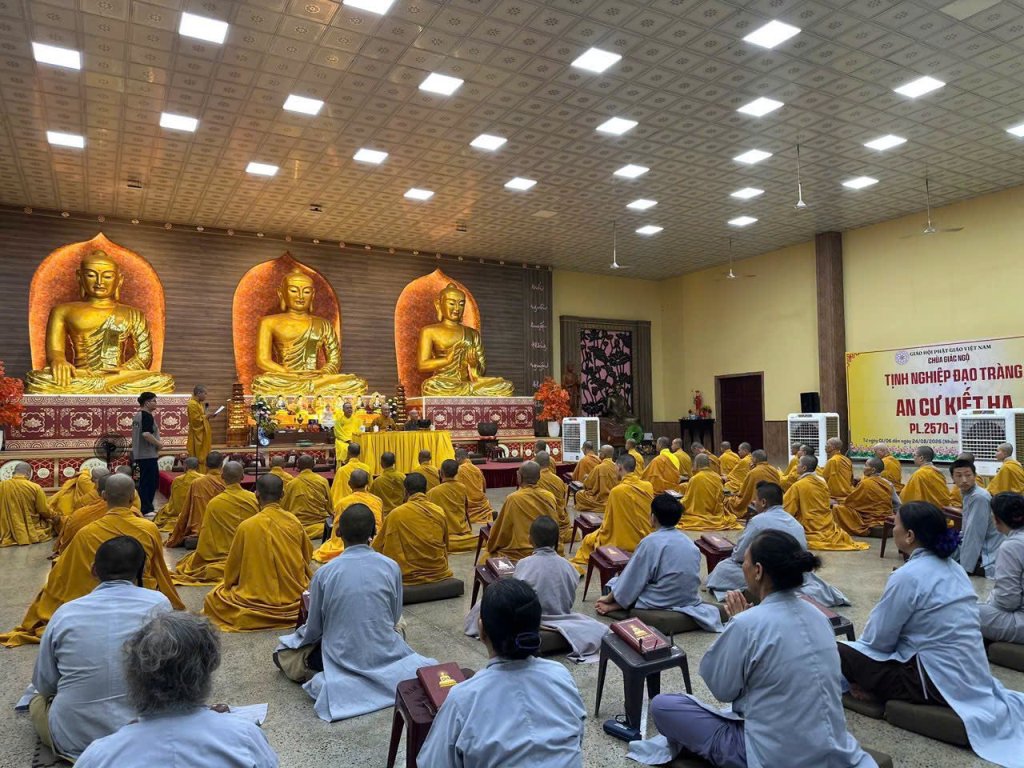 HÒA THƯỢNG THÍCH THIỆN HỶ SÁCH TẤN HÀNH GIẢ AN CƯ TẠI HẠ TRƯỜNG CHÙA GIÁC NGỘ - ĐẤT ĐỎ