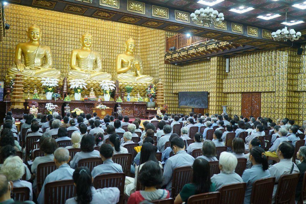 MỘT NGÀY AN LẠC: HỌC CÁCH ĐI TỪ BÓNG TỐI ĐẾN ÁNH SÁNG VÀ NUÔI DƯỠNG HẠNH HIẾU TRONG CUỘC SỐNG