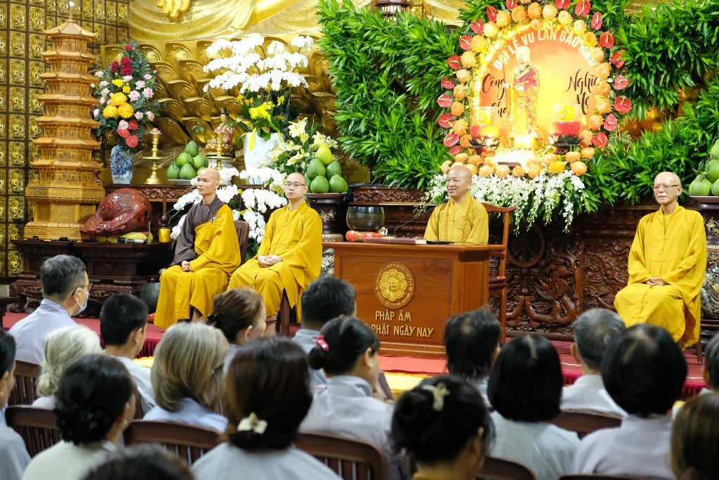 PHỤNG SỰ NHÂN SINH – BIẾN LÒNG TỪ BI THÀNH HÀNH ĐỘNG NHÂN ĐẠO