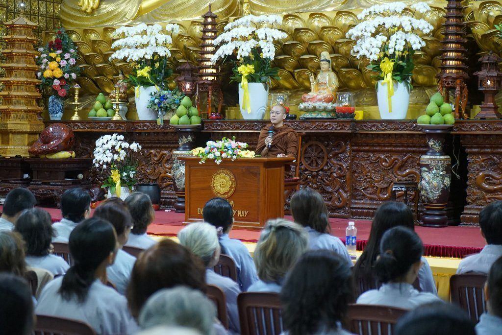 MỘT NGÀY AN LẠC: HỌC CÁCH ĐI TỪ BÓNG TỐI ĐẾN ÁNH SÁNG VÀ NUÔI DƯỠNG HẠNH HIẾU TRONG CUỘC SỐNG