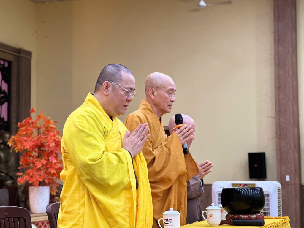 HÒA THƯỢNG THÍCH THIỆN HỶ SÁCH TẤN HÀNH GIẢ AN CƯ TẠI HẠ TRƯỜNG CHÙA GIÁC NGỘ - ĐẤT ĐỎ