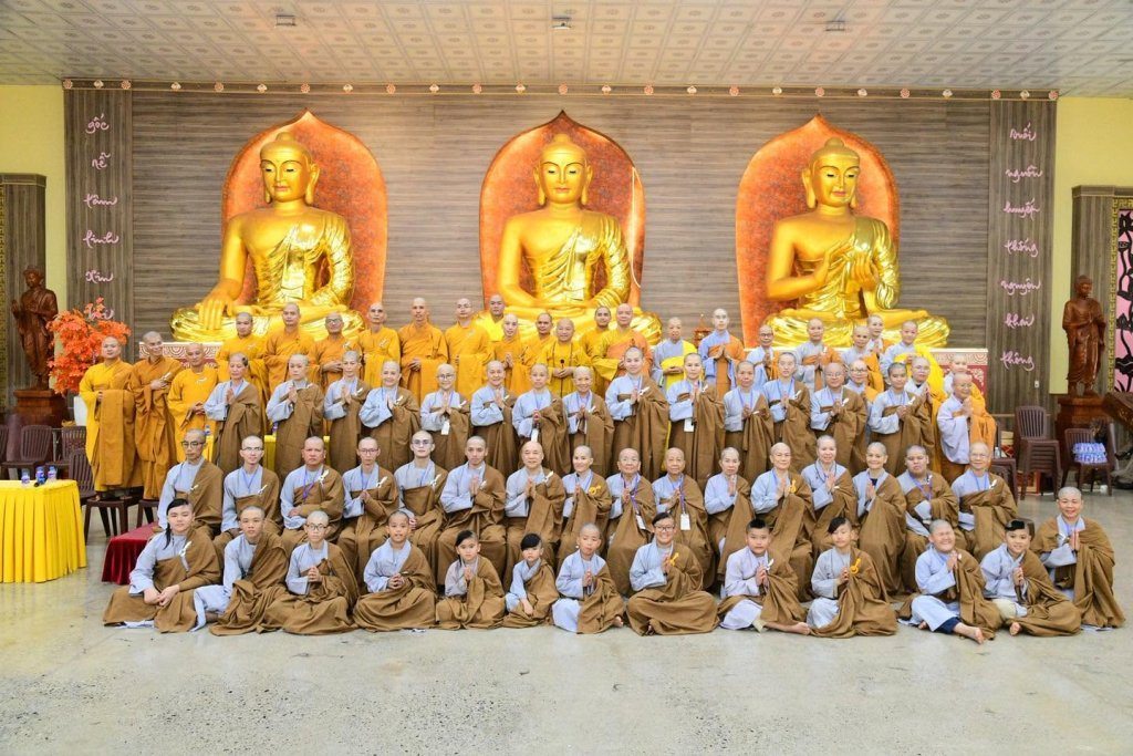KHAI MẠC KHÓA TU “PHƯƠNG TRỜI THONG DONG” LẦN 10: GIEO DUYÊN XUẤT GIA, CÙNG TĂNG ĐOÀN AN CƯ TU HỌC