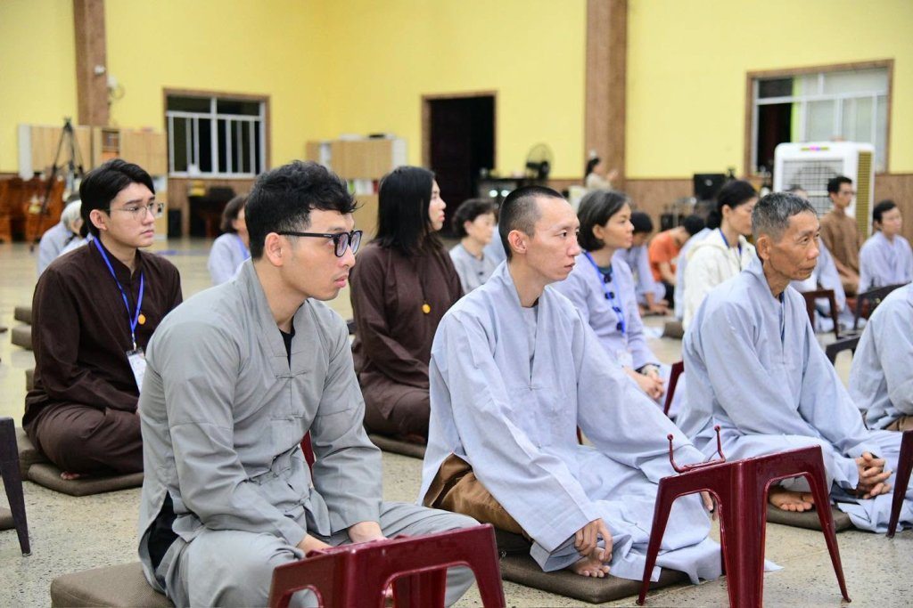 GẦN 100 HÀNH GIẢ “PHƯƠNG TRỜI THONG DONG” LẦN 10 NHẬP CHÚNG, LÀM QUEN NẾP SỐNG TU HỌC TẠI TRƯỜNG HẠ CHÙA GIÁC NGỘ - ĐẤT ĐỎ