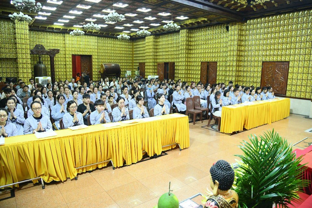 HƠN 200 THIỆN NAM TÍN NỮ PHÁT TÂM QUY Y TAM BẢO NHÂN MÙA VU LAN BÁO HIẾU TẠI CHÙA GIÁC NGỘ
