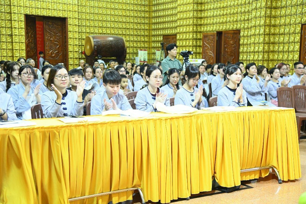 HƠN 200 THIỆN NAM TÍN NỮ PHÁT TÂM QUY Y TAM BẢO NHÂN MÙA VU LAN BÁO HIẾU TẠI CHÙA GIÁC NGỘ
