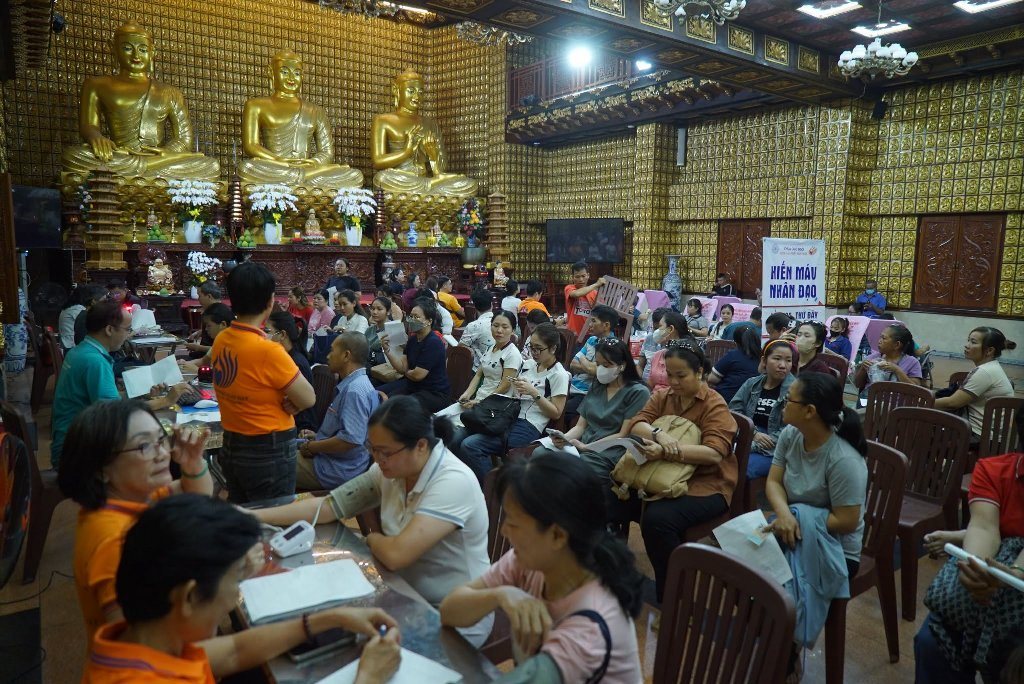 LAN TỎA HẠNH NGUYỆN BỒ-TÁT: HƠN 200 TÌNH NGUYỆN VIÊN THAM GIA HIẾN MÁU NHÂN ĐẠO LẦN THỨ 135 TẠI CHÙA GIÁC NGỘ