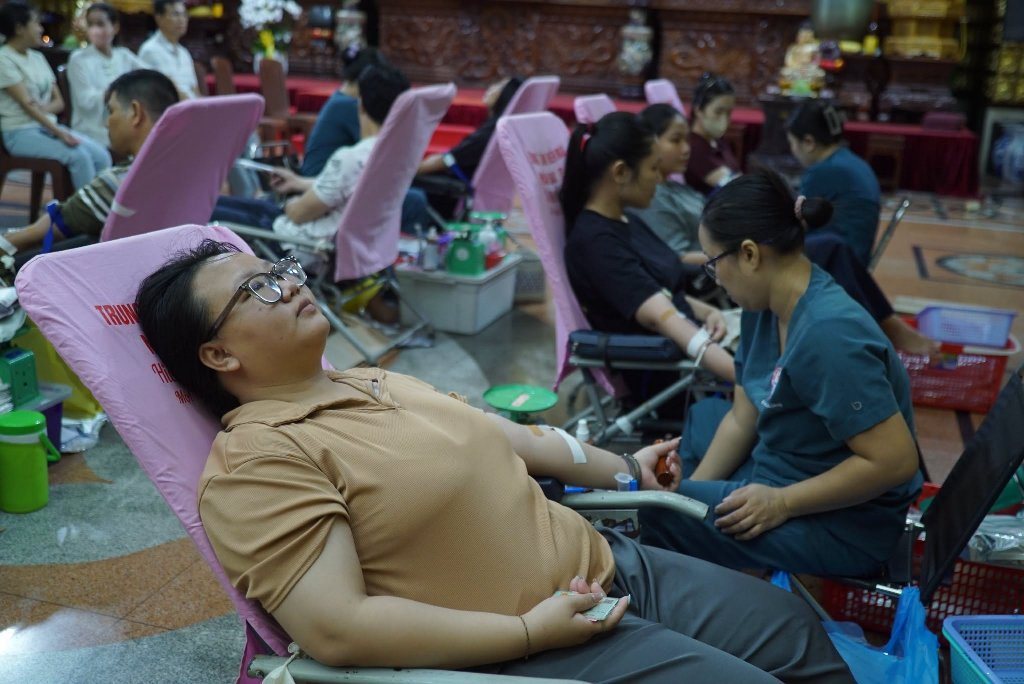 LAN TỎA HẠNH NGUYỆN BỒ-TÁT: HƠN 200 TÌNH NGUYỆN VIÊN THAM GIA HIẾN MÁU NHÂN ĐẠO LẦN THỨ 135 TẠI CHÙA GIÁC NGỘ