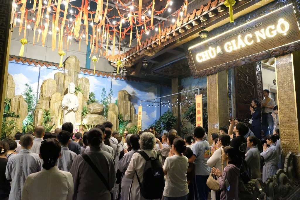 TRANG NGHIÊM LỄ TƯỞNG NIỆM NGÀY BỒ-TÁT QUÁN THẾ ÂM THÀNH ĐẠO TẠI CHÙA GIÁC NGỘ