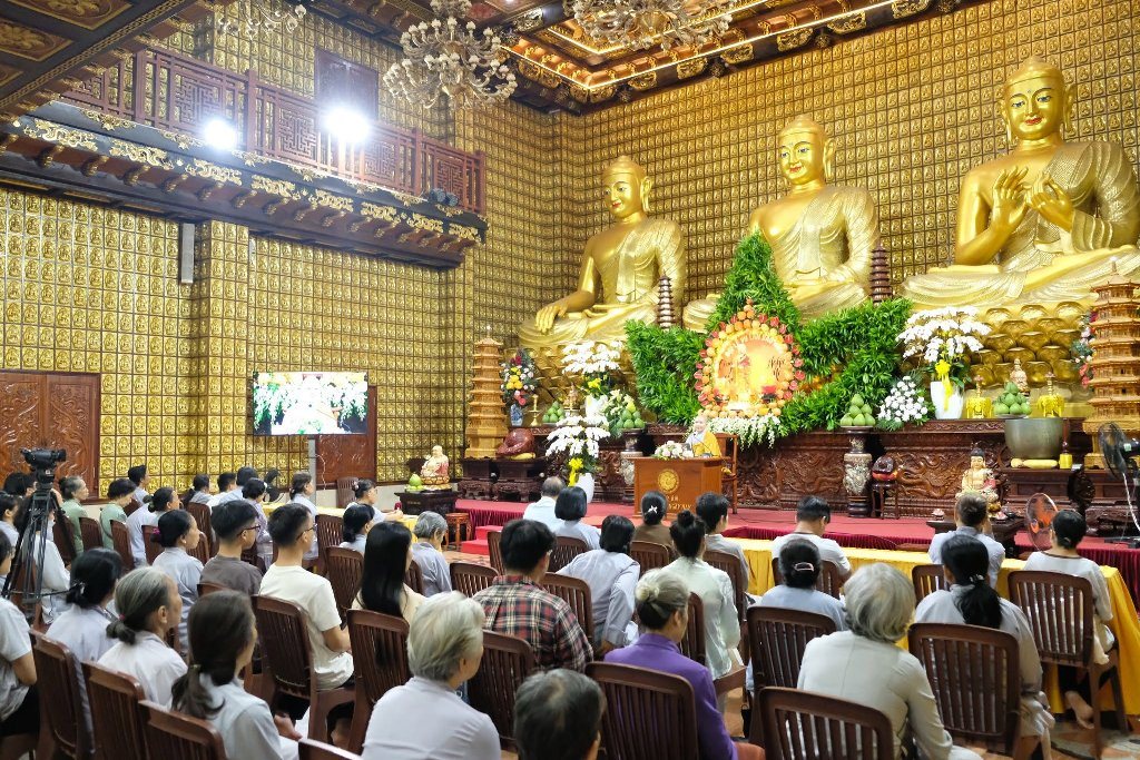 ÔM ẤP ĐỨA TRẺ BÊN TRONG BẰNG TÂM TỪ – HÀNH TRÌNH CHỮA LÀNH TỪ SỰ HIỂU THƯƠNG