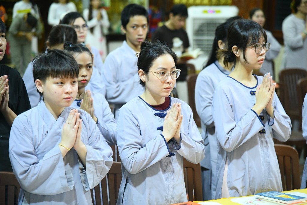 HƠN 200 THIỆN NAM TÍN NỮ PHÁT TÂM QUY Y TAM BẢO NHÂN MÙA VU LAN BÁO HIẾU TẠI CHÙA GIÁC NGỘ
