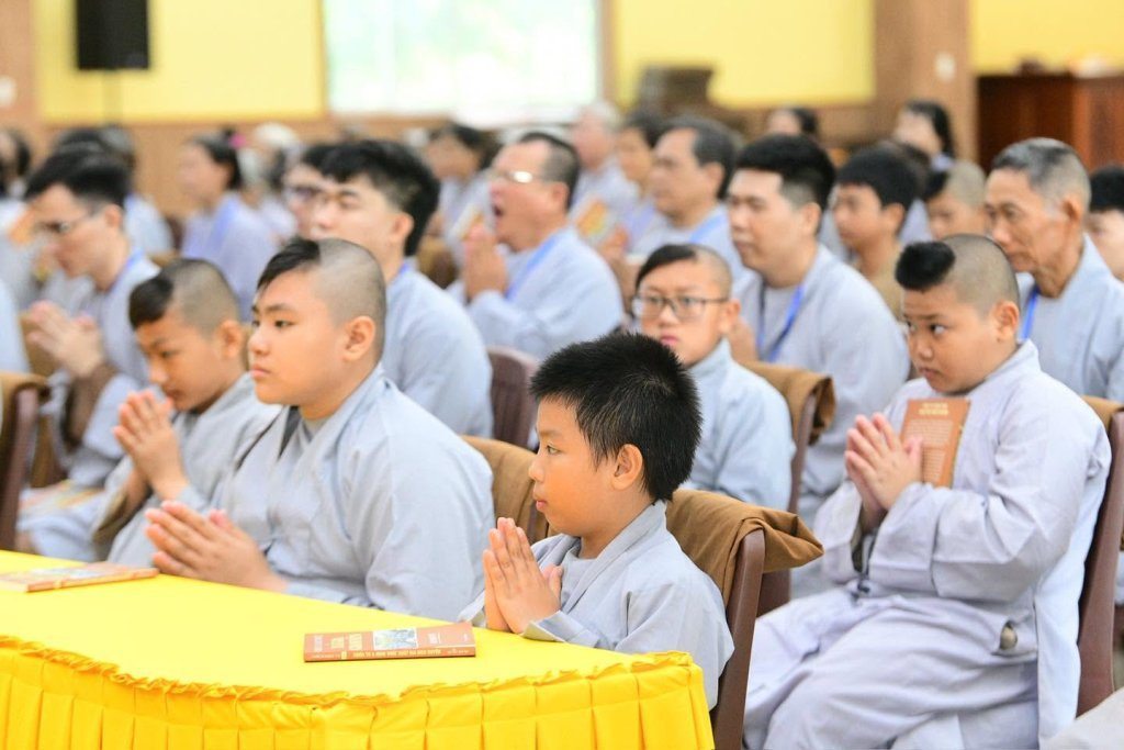 KHAI MẠC KHÓA TU “PHƯƠNG TRỜI THONG DONG” LẦN 10: GIEO DUYÊN XUẤT GIA, CÙNG TĂNG ĐOÀN AN CƯ TU HỌC