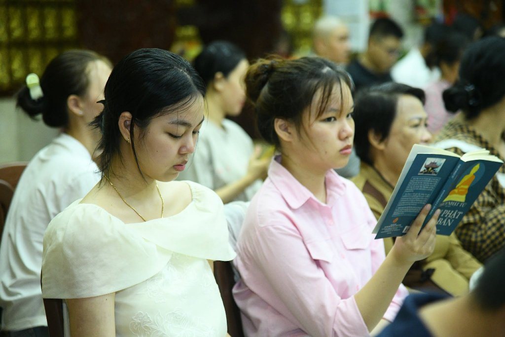HƠN 200 THIỆN NAM TÍN NỮ PHÁT TÂM QUY Y TAM BẢO NHÂN MÙA VU LAN BÁO HIẾU TẠI CHÙA GIÁC NGỘ