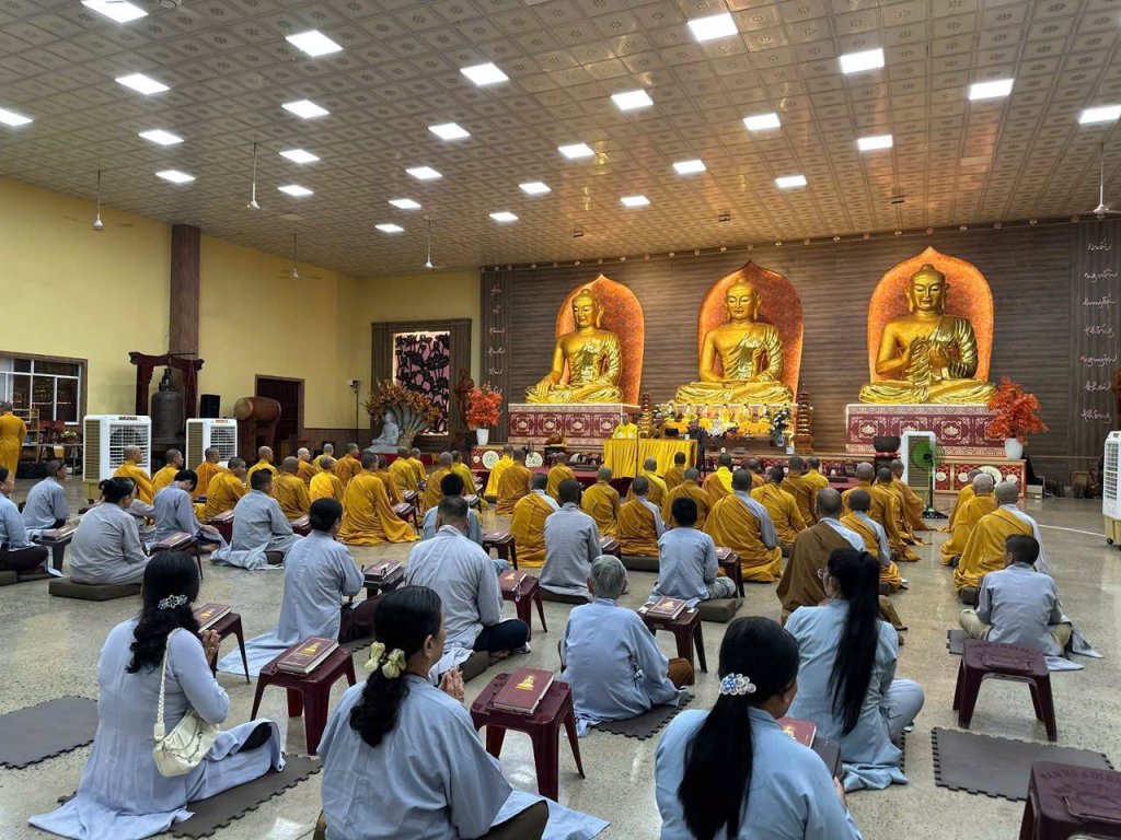 HÒA THƯỢNG THÍCH THIỆN HỶ SÁCH TẤN HÀNH GIẢ AN CƯ TẠI HẠ TRƯỜNG CHÙA GIÁC NGỘ - ĐẤT ĐỎ
