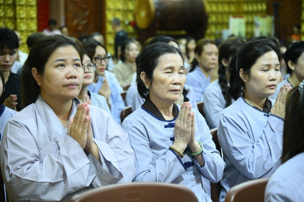 HƠN 200 THIỆN NAM TÍN NỮ PHÁT TÂM QUY Y TAM BẢO NHÂN MÙA VU LAN BÁO HIẾU TẠI CHÙA GIÁC NGỘ