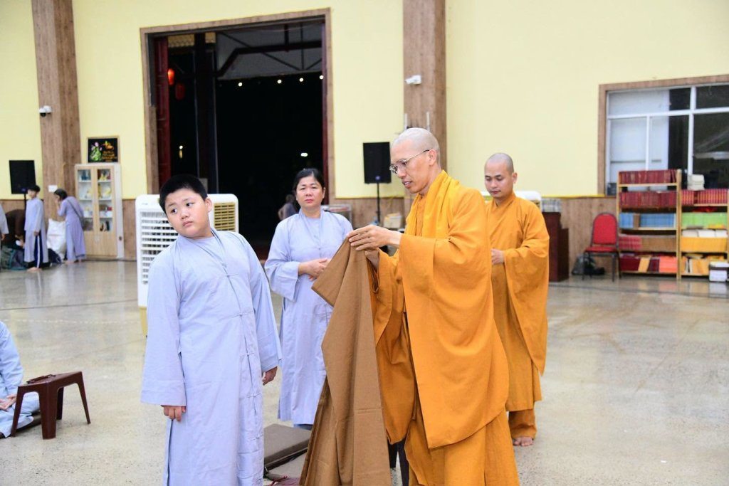 GẦN 100 HÀNH GIẢ “PHƯƠNG TRỜI THONG DONG” LẦN 10 NHẬP CHÚNG, LÀM QUEN NẾP SỐNG TU HỌC TẠI TRƯỜNG HẠ CHÙA GIÁC NGỘ - ĐẤT ĐỎ