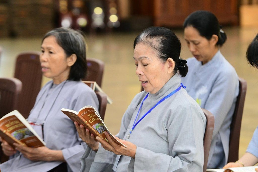 KHAI MẠC KHÓA TU “PHƯƠNG TRỜI THONG DONG” LẦN 10: GIEO DUYÊN XUẤT GIA, CÙNG TĂNG ĐOÀN AN CƯ TU HỌC