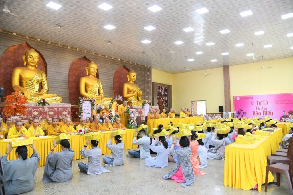 Đạo tràng Đạo Phật Ngày Nay và Phật tử gần xa dâng cúng pháp y, tứ sự đến hành giả an cư tại chùa Giác Ngộ – Đất Đỏ