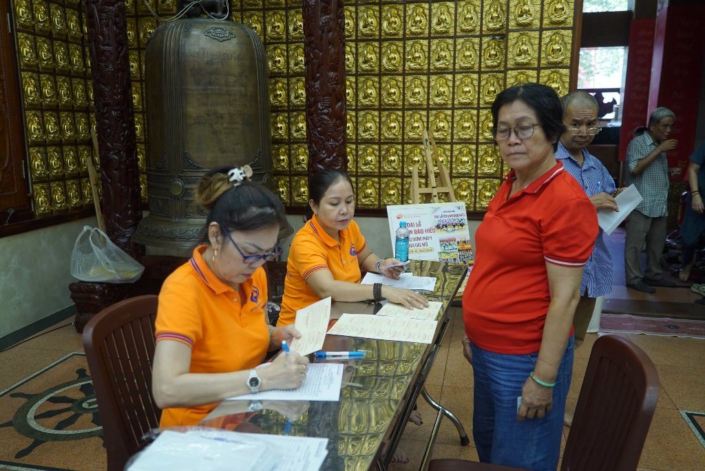 LAN TỎA HẠNH NGUYỆN BỒ-TÁT: HƠN 200 TÌNH NGUYỆN VIÊN THAM GIA HIẾN MÁU NHÂN ĐẠO LẦN THỨ 135 TẠI CHÙA GIÁC NGỘ