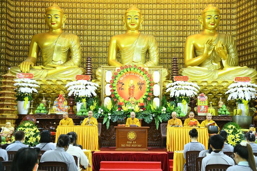 HƠN 200 THIỆN NAM TÍN NỮ PHÁT TÂM QUY Y TAM BẢO NHÂN MÙA VU LAN BÁO HIẾU TẠI CHÙA GIÁC NGỘ