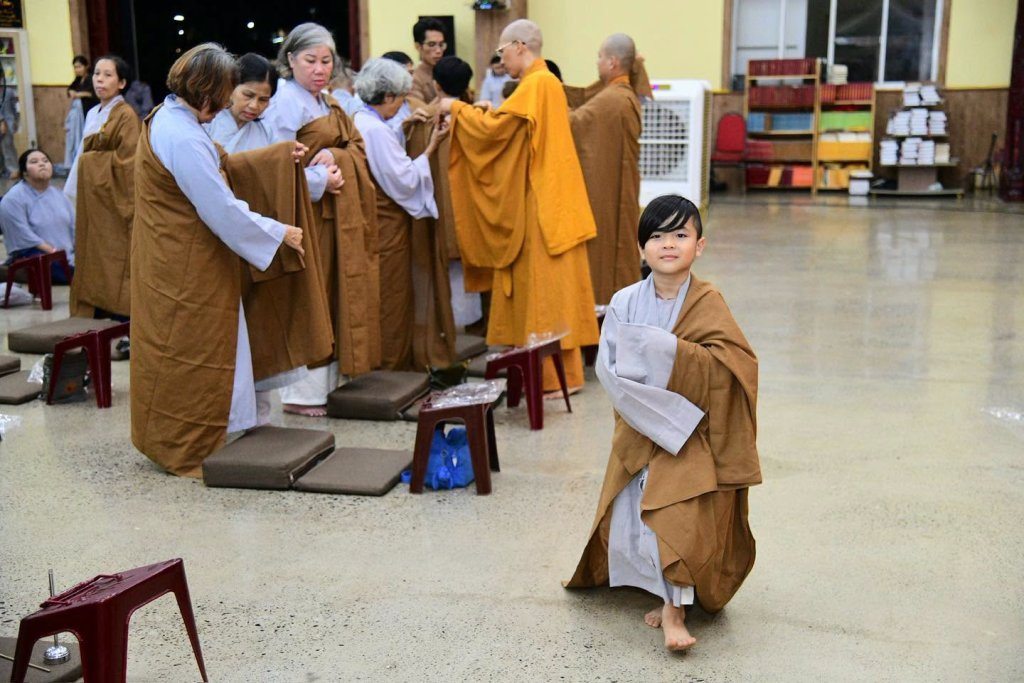GẦN 100 HÀNH GIẢ “PHƯƠNG TRỜI THONG DONG” LẦN 10 NHẬP CHÚNG, LÀM QUEN NẾP SỐNG TU HỌC TẠI TRƯỜNG HẠ CHÙA GIÁC NGỘ - ĐẤT ĐỎ