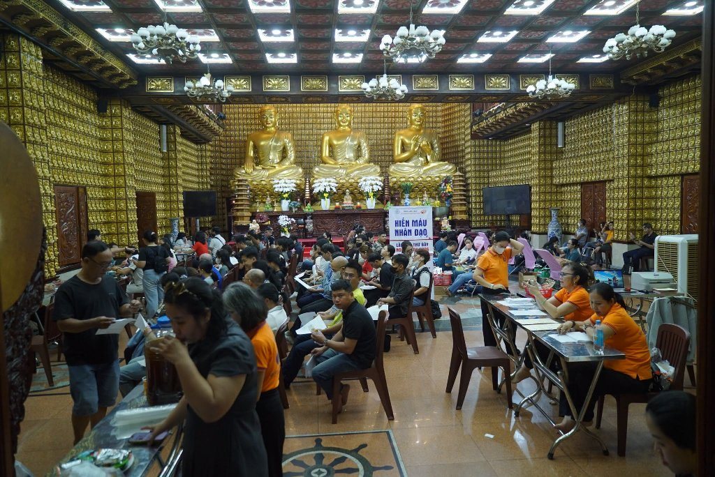 LAN TỎA HẠNH NGUYỆN BỒ-TÁT: HƠN 200 TÌNH NGUYỆN VIÊN THAM GIA HIẾN MÁU NHÂN ĐẠO LẦN THỨ 135 TẠI CHÙA GIÁC NGỘ