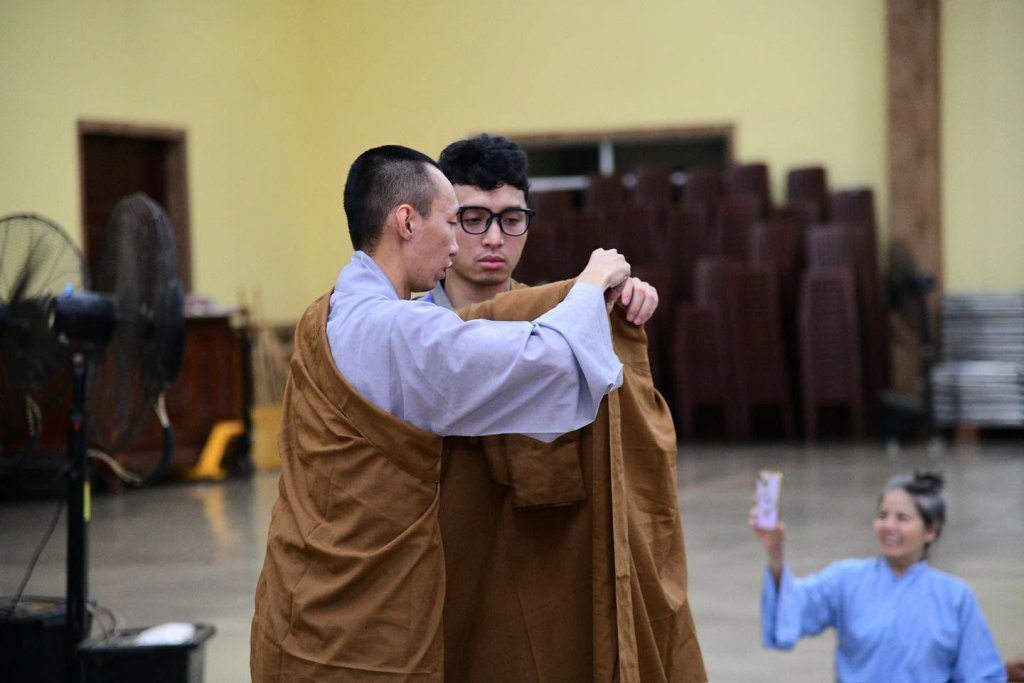 GẦN 100 HÀNH GIẢ “PHƯƠNG TRỜI THONG DONG” LẦN 10 NHẬP CHÚNG, LÀM QUEN NẾP SỐNG TU HỌC TẠI TRƯỜNG HẠ CHÙA GIÁC NGỘ - ĐẤT ĐỎ