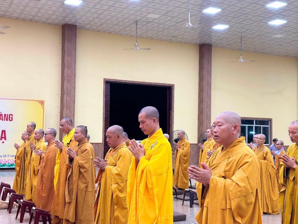 ĐÓN TIẾP HÒA THƯỢNG THƯỢNG NHẬT HẠ HỶ QUANG LÂM THĂM TRƯỜNG HẠ