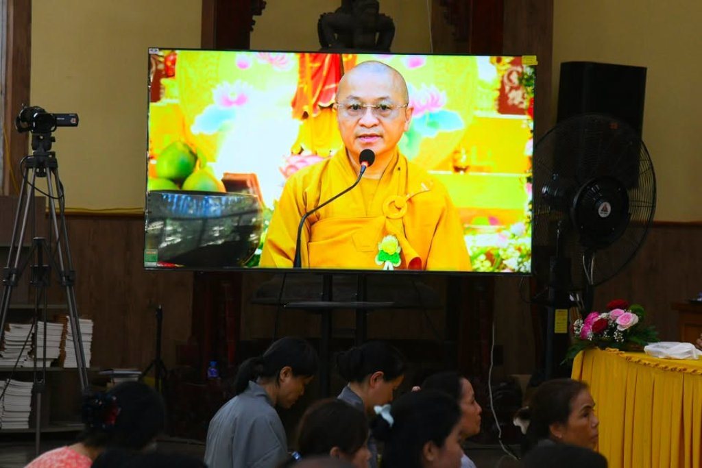 Đạo tràng Đạo Phật Ngày Nay và Phật tử gần xa dâng cúng pháp y, tứ sự đến hành giả an cư tại chùa Giác Ngộ – Đất Đỏ