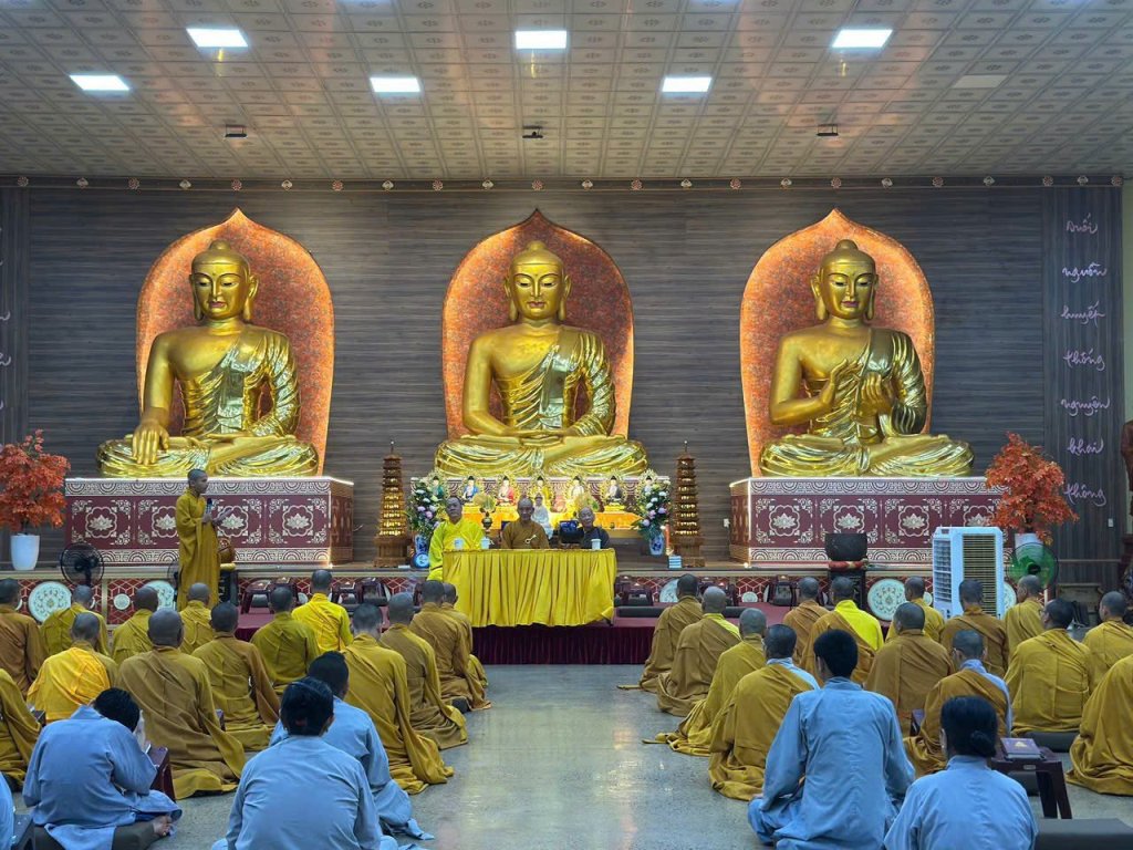 HÒA THƯỢNG THÍCH THIỆN HỶ SÁCH TẤN HÀNH GIẢ AN CƯ TẠI HẠ TRƯỜNG CHÙA GIÁC NGỘ - ĐẤT ĐỎ