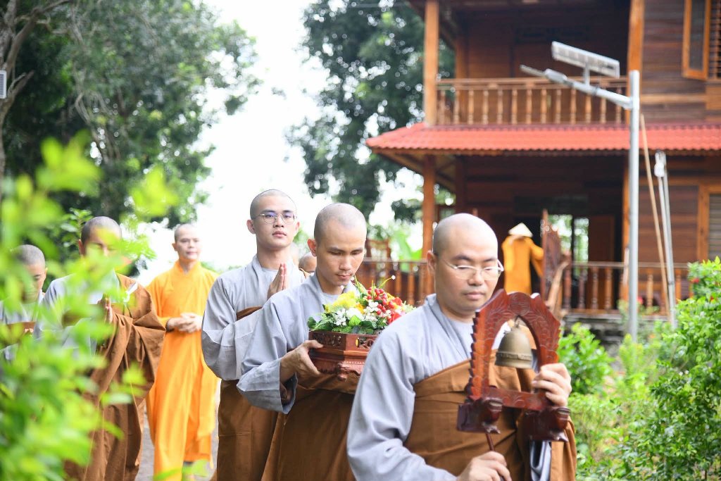ĐĐ. Thích Khải Thành chia sẻ pháp thoại cho các hành giả Xuất gia gieo duyên