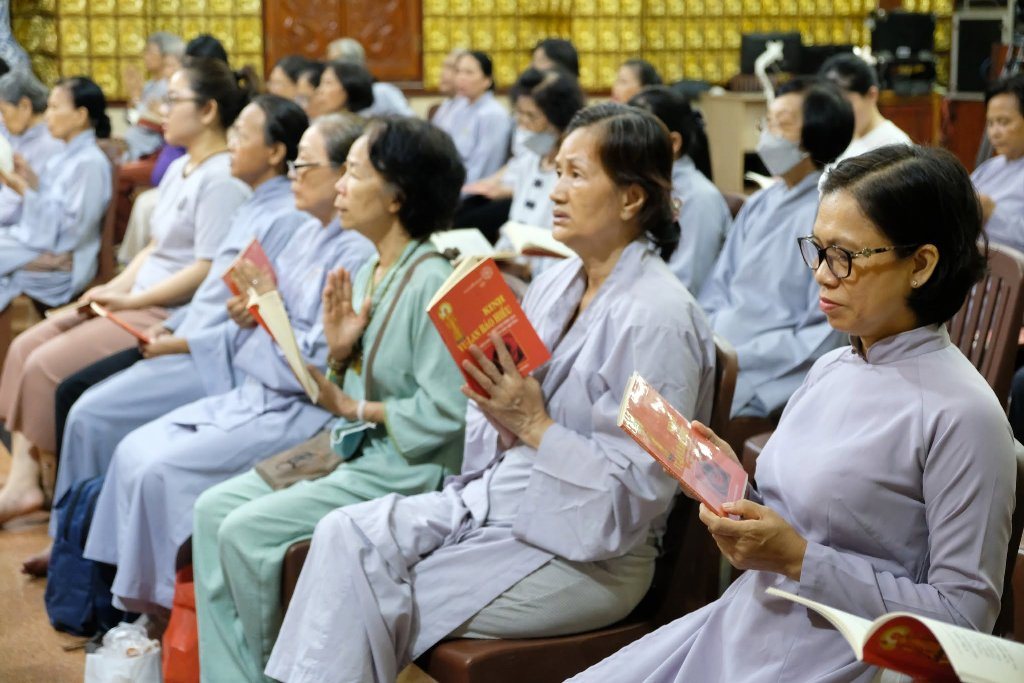 ÔM ẤP ĐỨA TRẺ BÊN TRONG BẰNG TÂM TỪ – HÀNH TRÌNH CHỮA LÀNH TỪ SỰ HIỂU THƯƠNG