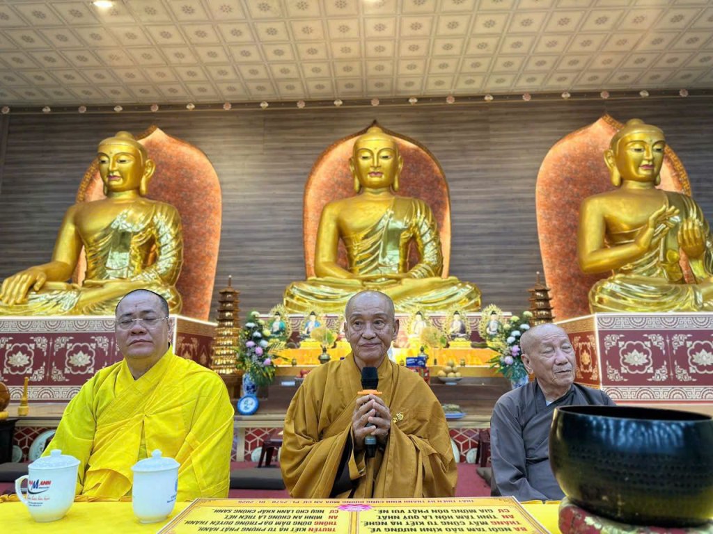 HÒA THƯỢNG THÍCH THIỆN HỶ SÁCH TẤN HÀNH GIẢ AN CƯ TẠI HẠ TRƯỜNG CHÙA GIÁC NGỘ - ĐẤT ĐỎ