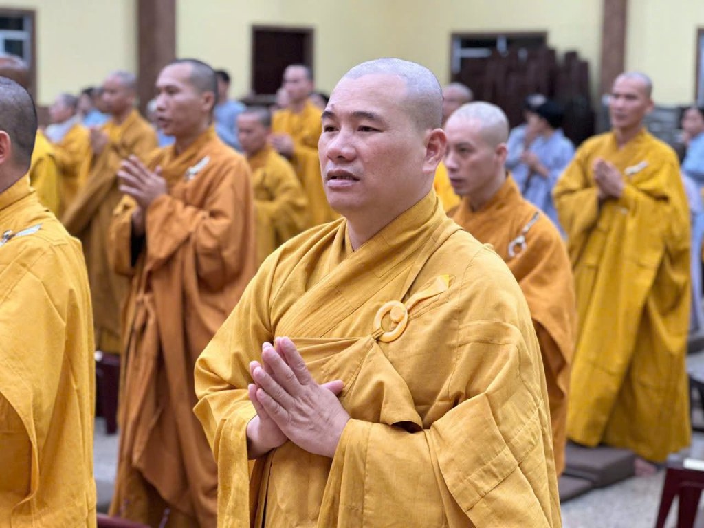 HÒA THƯỢNG THÍCH THIỆN HỶ SÁCH TẤN HÀNH GIẢ AN CƯ TẠI HẠ TRƯỜNG CHÙA GIÁC NGỘ - ĐẤT ĐỎ