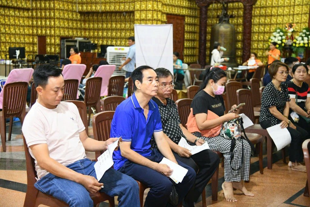 TIẾP NỐI HẠNH NGUYỆN PHỤNG SỰ: HƠN 200 TĂNG NI, PHẬT TỬ THAM GIA HIẾN MÁU NHÂN ĐẠO LẦN THỨ 136