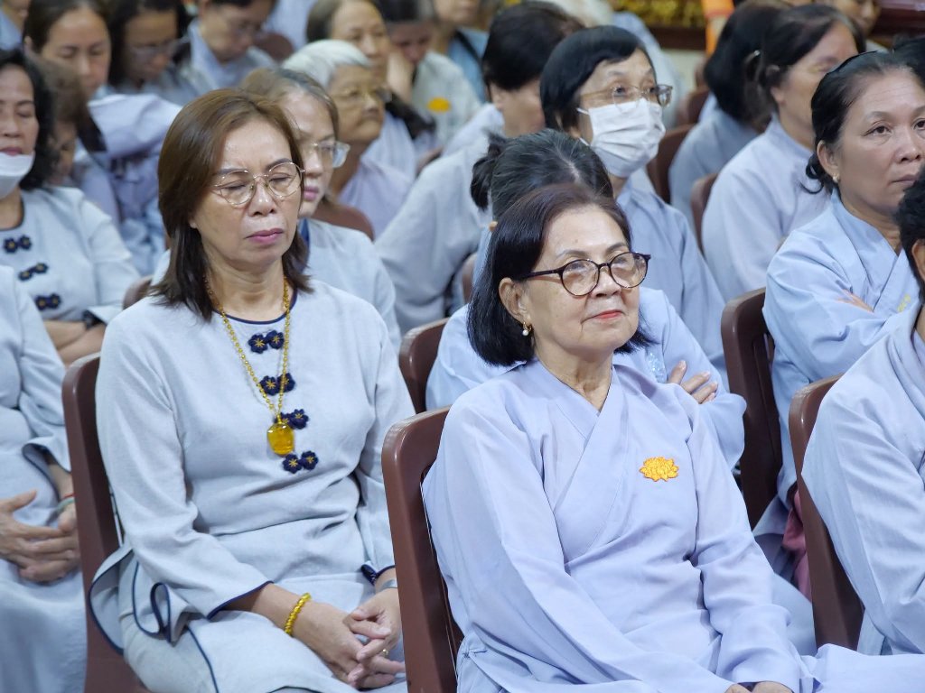 SỐNG CHÁNH NIỆM TỈNH GIÁC ĐỂ BẢO VỆ BẢN THÂN KHỎI PHIỀN NÃO, KHỔ ĐAU