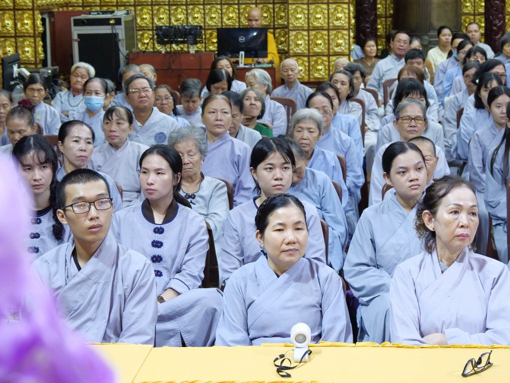 SỐNG CHÁNH NIỆM TỈNH GIÁC ĐỂ BẢO VỆ BẢN THÂN KHỎI PHIỀN NÃO, KHỔ ĐAU